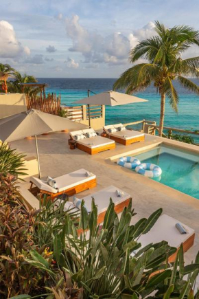 Luxury Oceanfront Villa 4 King Beds Stunning Views